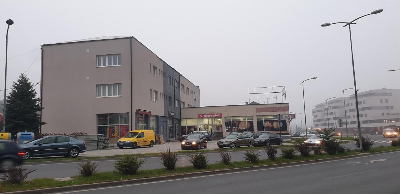 Trosoban Stan U Zenici Apartment Zenica Ngoại thất bức ảnh